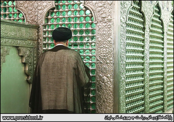 عکس/ رئیس جمهور به زیارت حرم مطهر شاهچراغ(ع) رفت