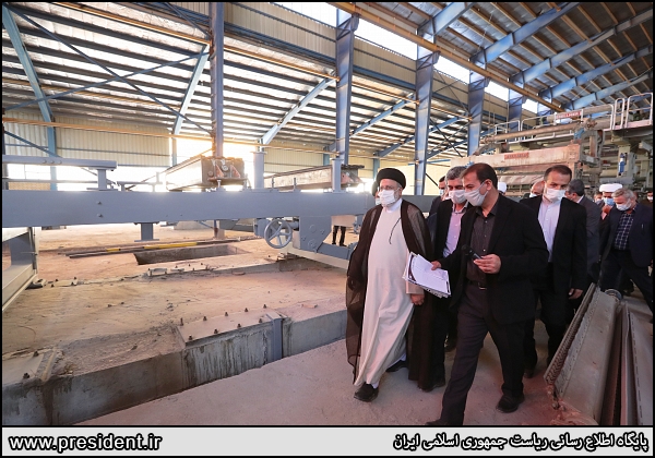 عکس/ بازدید رئیسی از کارخانه در حال ساخت