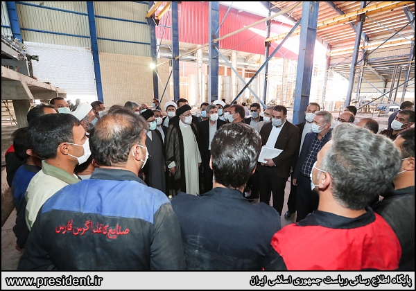 عکس/ بازدید رئیسی از کارخانه در حال ساخت