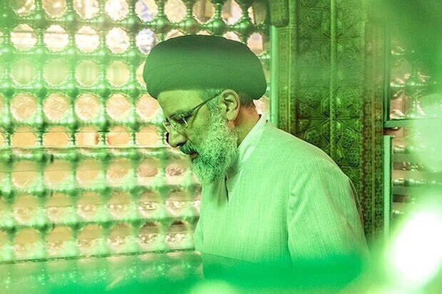 رئیسی به زیارت حرم مطهر شاهچراغ(ع) رفت