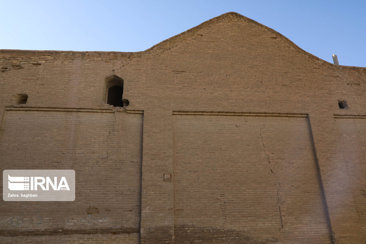 فرونشست زمین در بنای تاریخی مسجد حکیم اصفهان