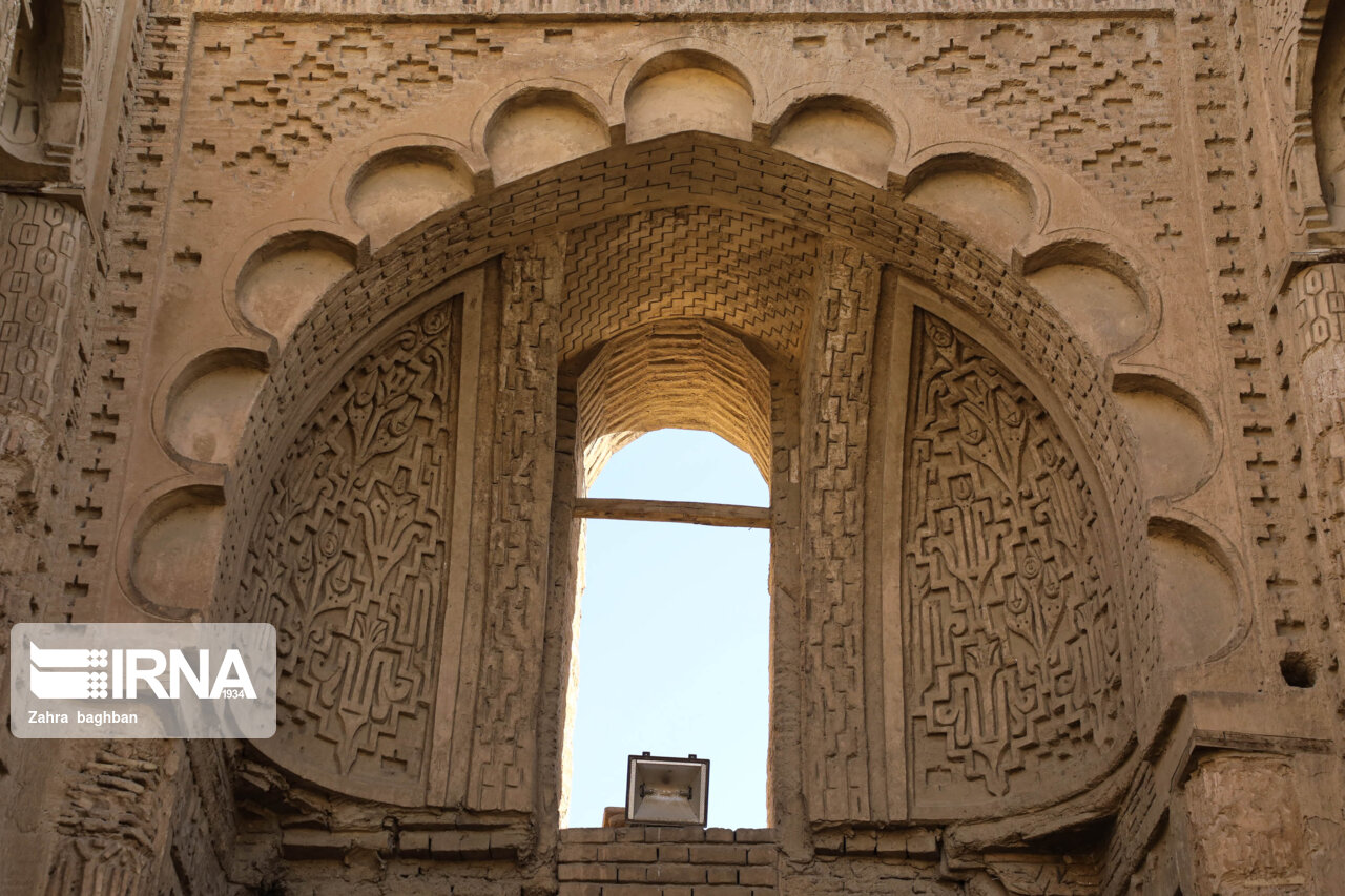 فرونشست زمین در بنای تاریخی مسجد حکیم اصفهان