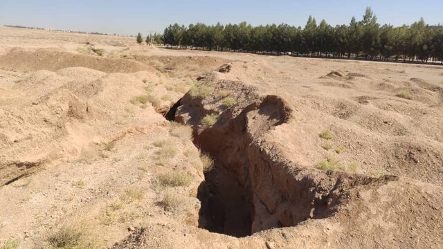 شکافهای سپاهانشهر اصفهان هیچ ارتباطی با پدیده فرونشست ندارند