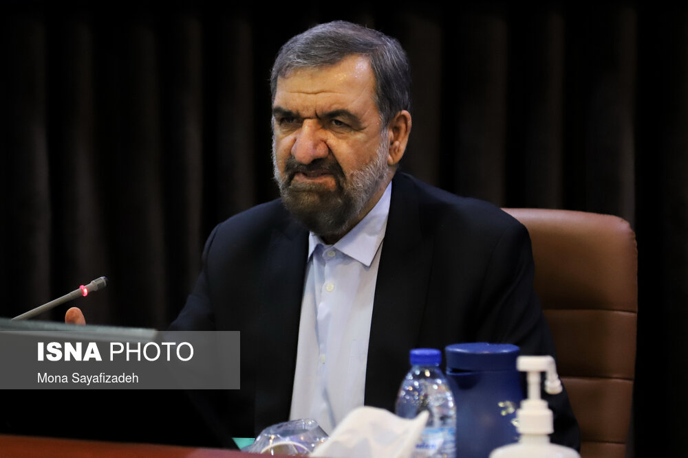 بازدید محسن رضایی از صنایع پتروشیمی در سفر به خوزستان