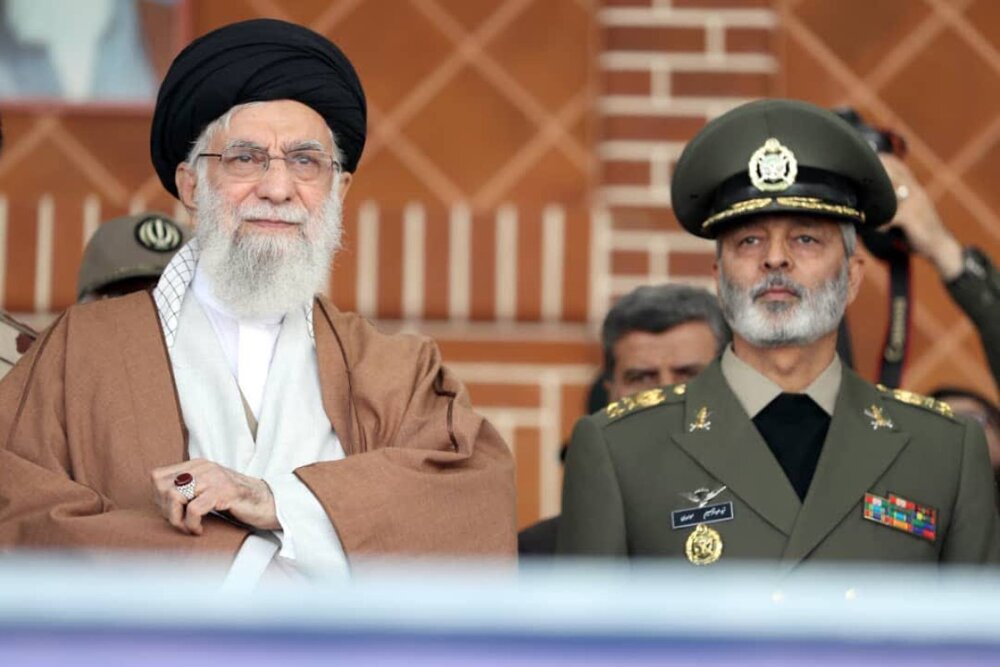 امیر موسوی: مدال پر افتخار ارتش حزب الله را از سوی فرمانده کل قوا بر سینه داریم