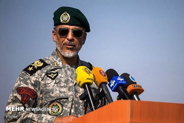 دریادار سیاری: هیچکس نمیتواند توان دفاعی ما را نادیده بگیرد