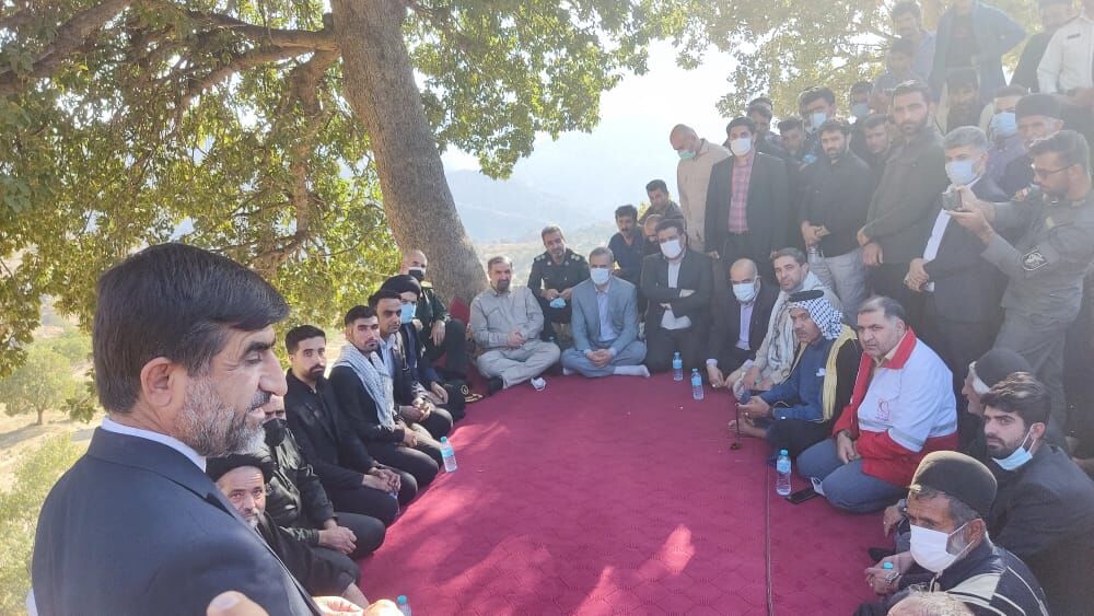 بازدید محسن رضایی از روستای زلزلهزده سرشط اندیکا
