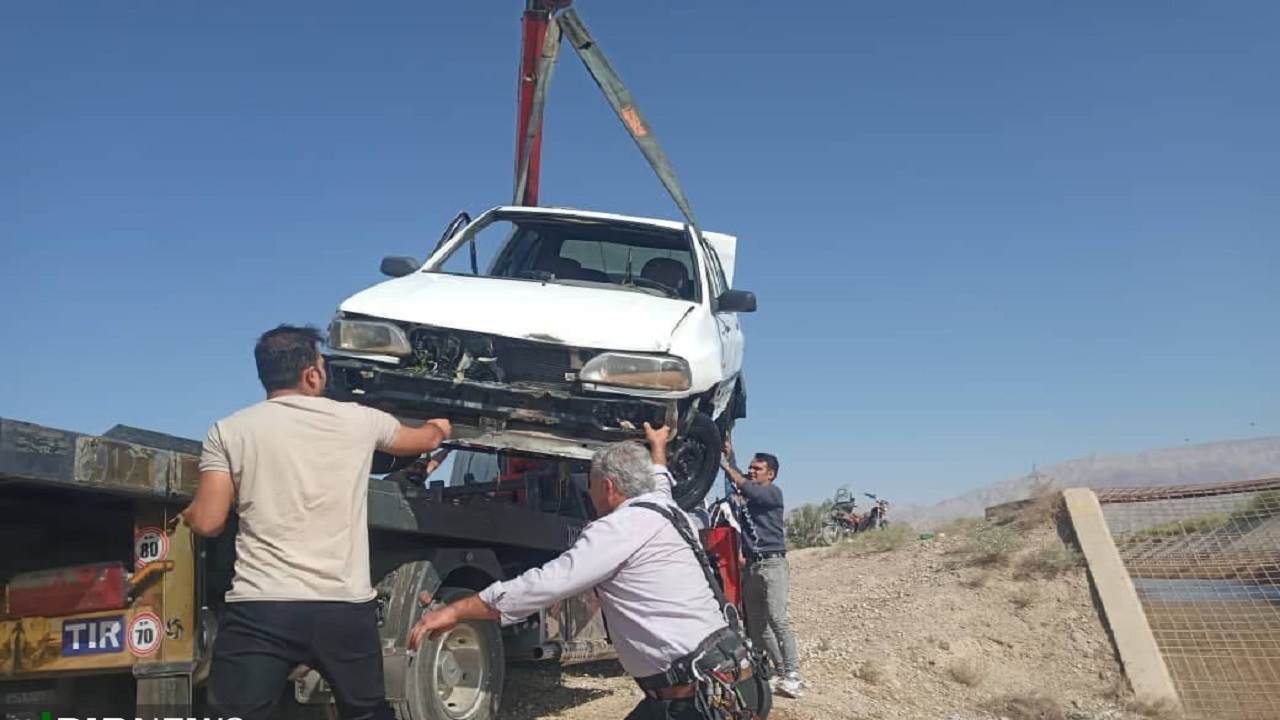 سقوط پراید در کانال آب کشاورزی گرمسار