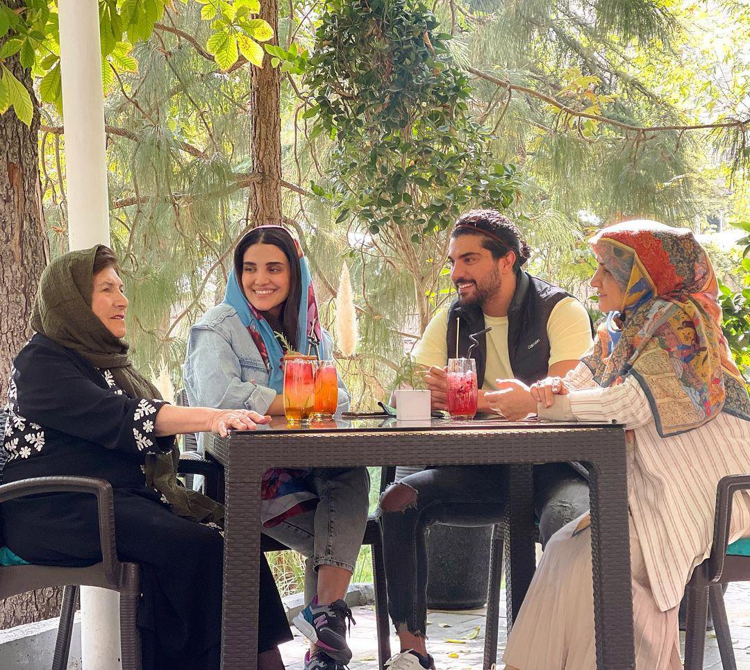 چهره‌ها/ سینا مهراد و خانواده در یک ضیافت صبحانه پاییزی