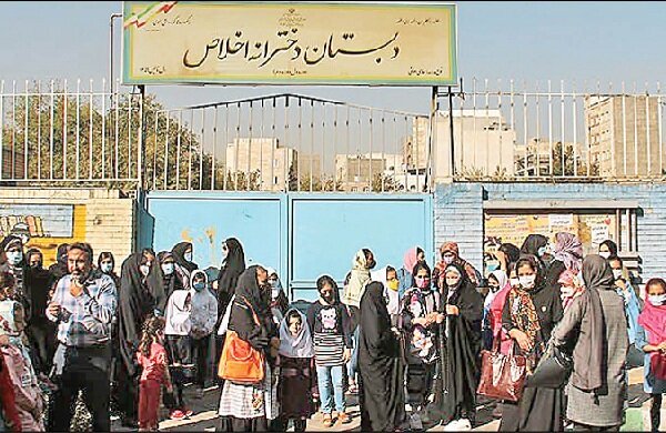 چگونه ۱۲۰۰ دانشآموز بیمدرسه شدند