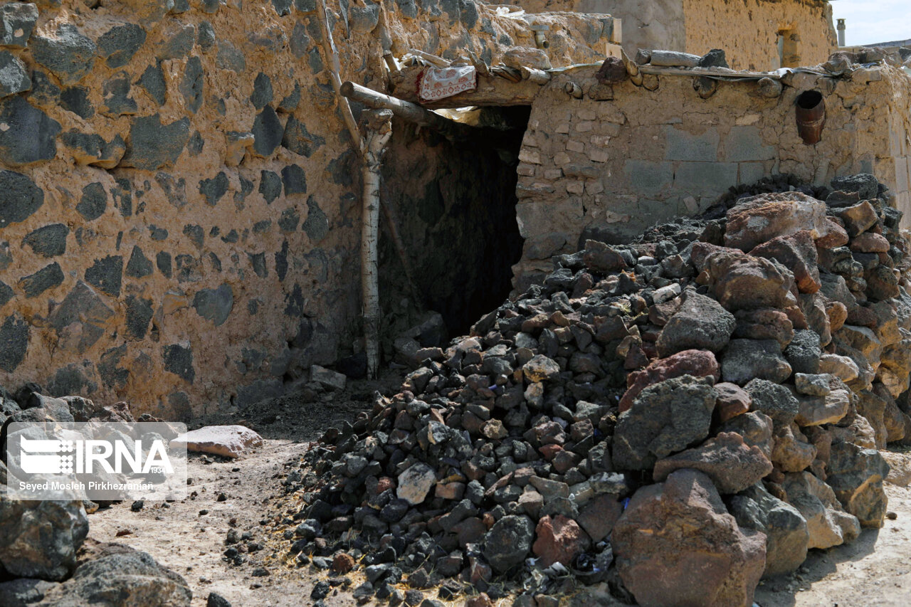 تولید سنگ پا در روستای «قزلجه‌کند»