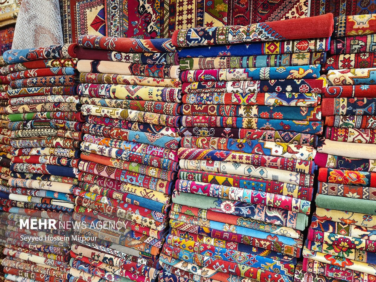 زیبایی های تارو پود در بازار فرش مشهد
