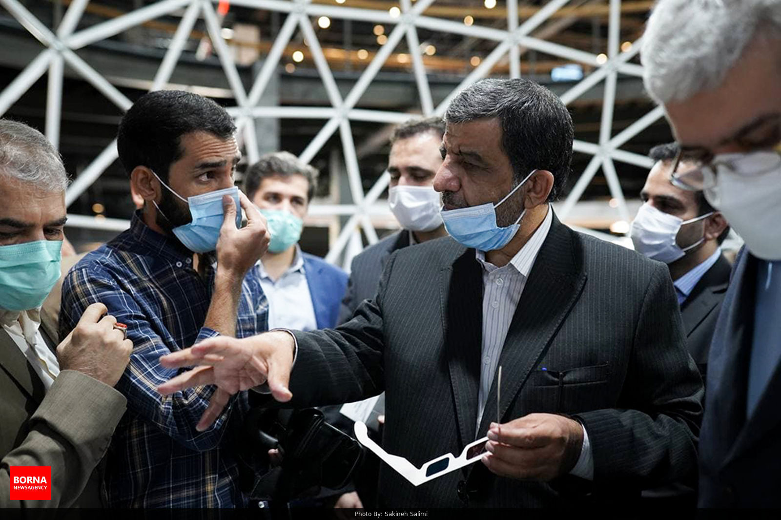 بازدید وزیر میراث فرهنگی از نمایشگاه صنایع خلاق و فرهنگی