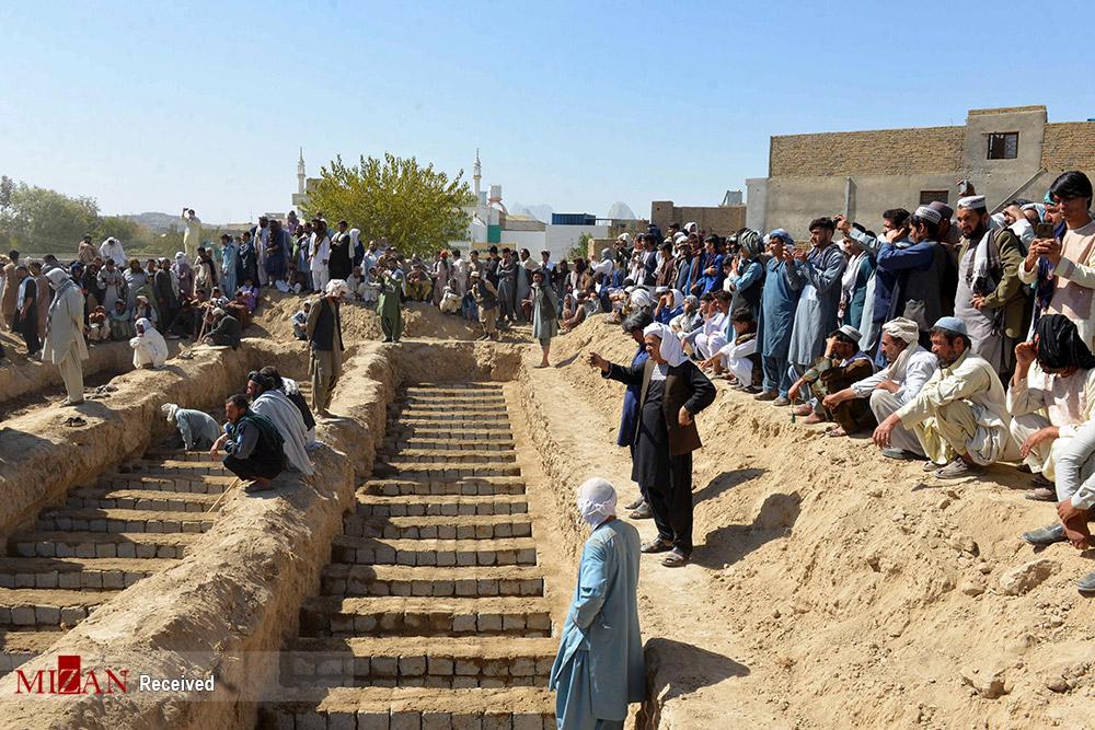 تصاویری دردناک از تشییع پیکر شهدای مسجد فاطمیه قندهار