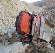 سقوط خودروی سنگین در دره مسیر سمنان-مازندران