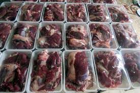 توزیع بیش از ۱۰۰۰ بسته گوشت بین نیازمندان خراسان جنوبی