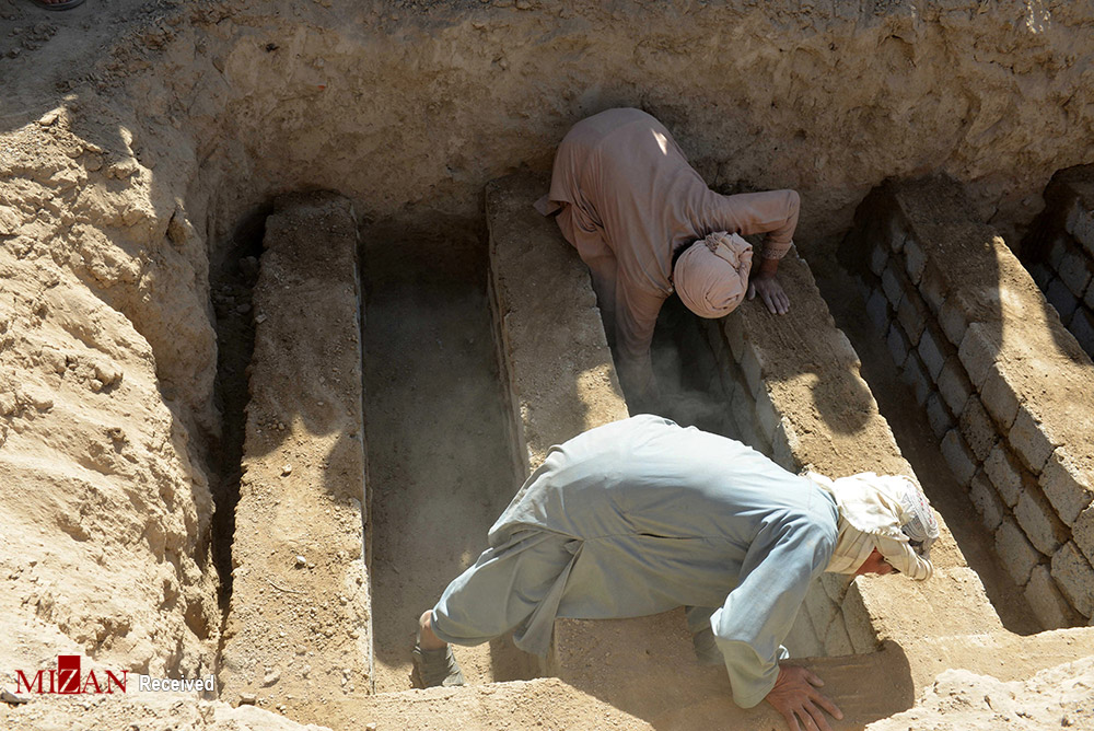 تصاویری دردناک از تشییع پیکر شهدای مسجد فاطمیه قندهار
