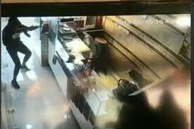 ۳ مجروح در سرقت مسلحانه طلا فروشی مرودشت