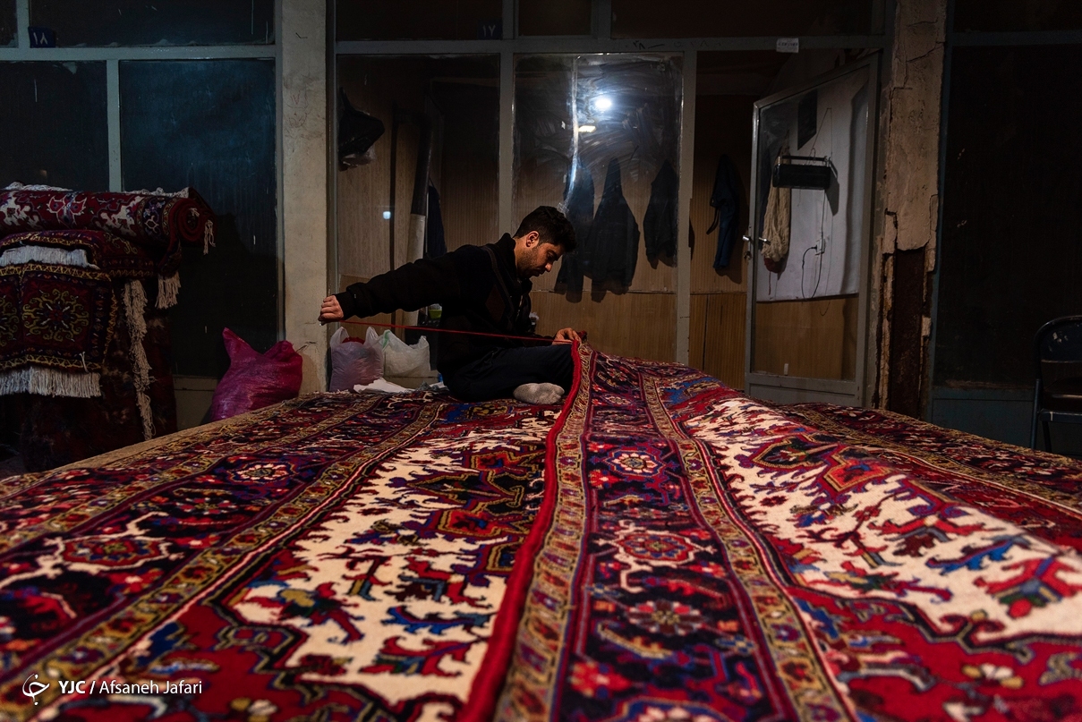عکس/ روفه گری و پرداخت فرش و قالی در تبریز