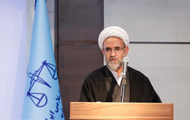 انتقاد رئیس دیوان عدالت اداری از تصمیم مجلس: چرا قضات برای گرفتن پروانه وکالت باید آزمون بدهند؟