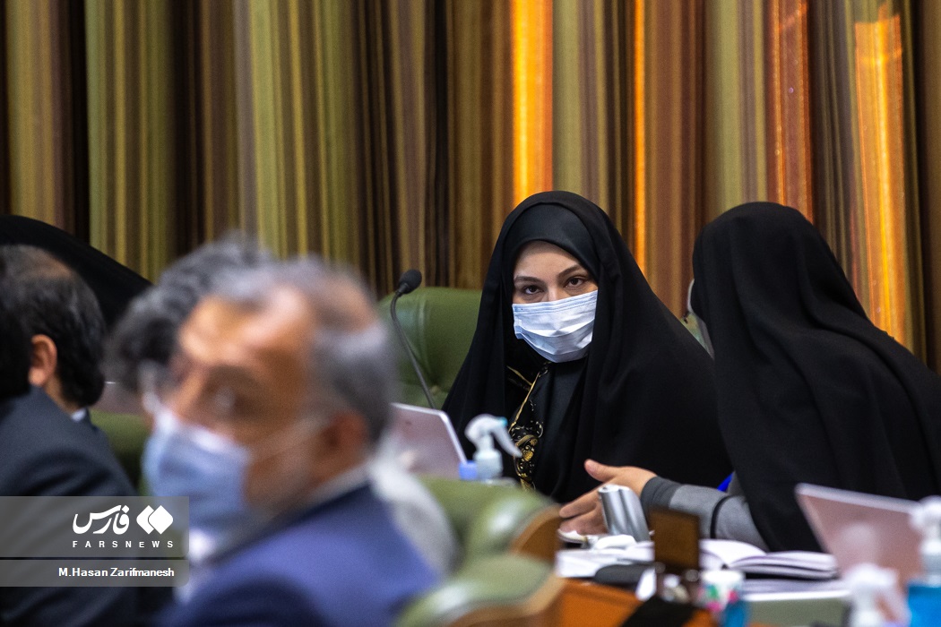 حضور زاکانی در جلسه شورای شهر تهران