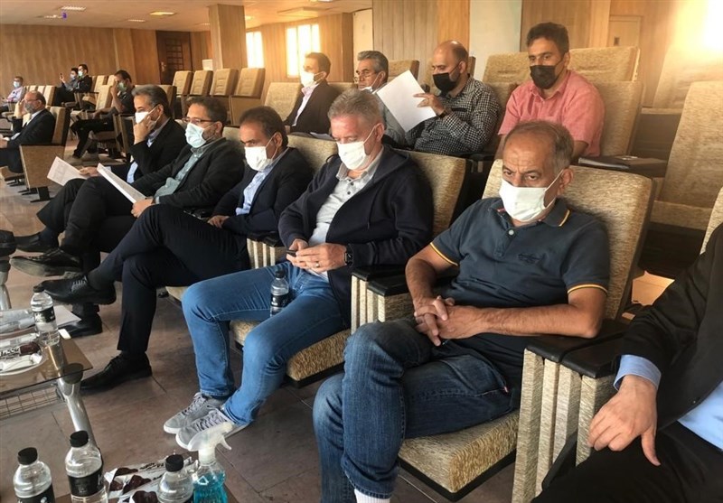 حضور مهدوی‌کیا و ۲ ملی‌پوش سابق فوتبال ایران در ورزشگاه