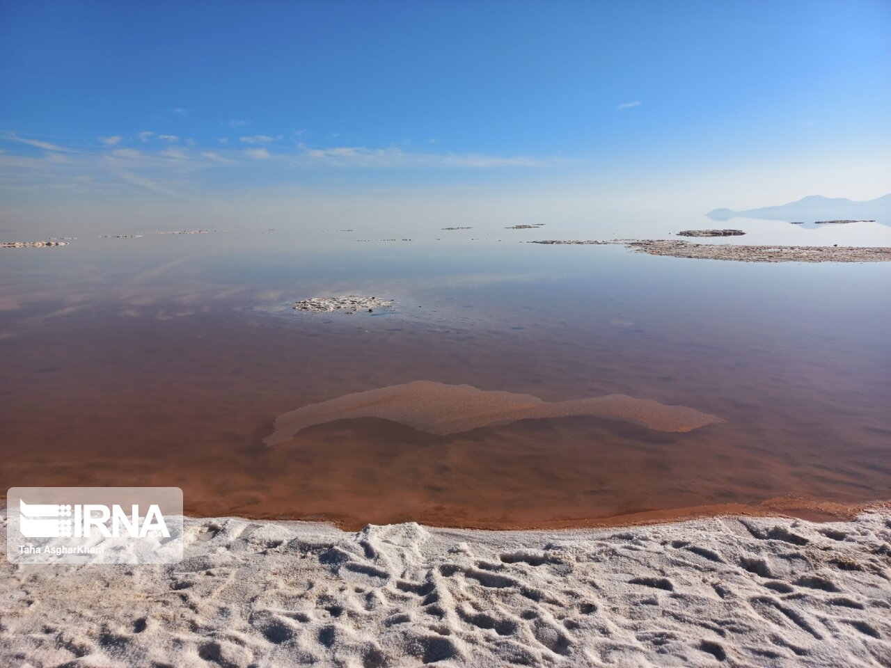 کاهش سطح آب دریاچه ارومیه