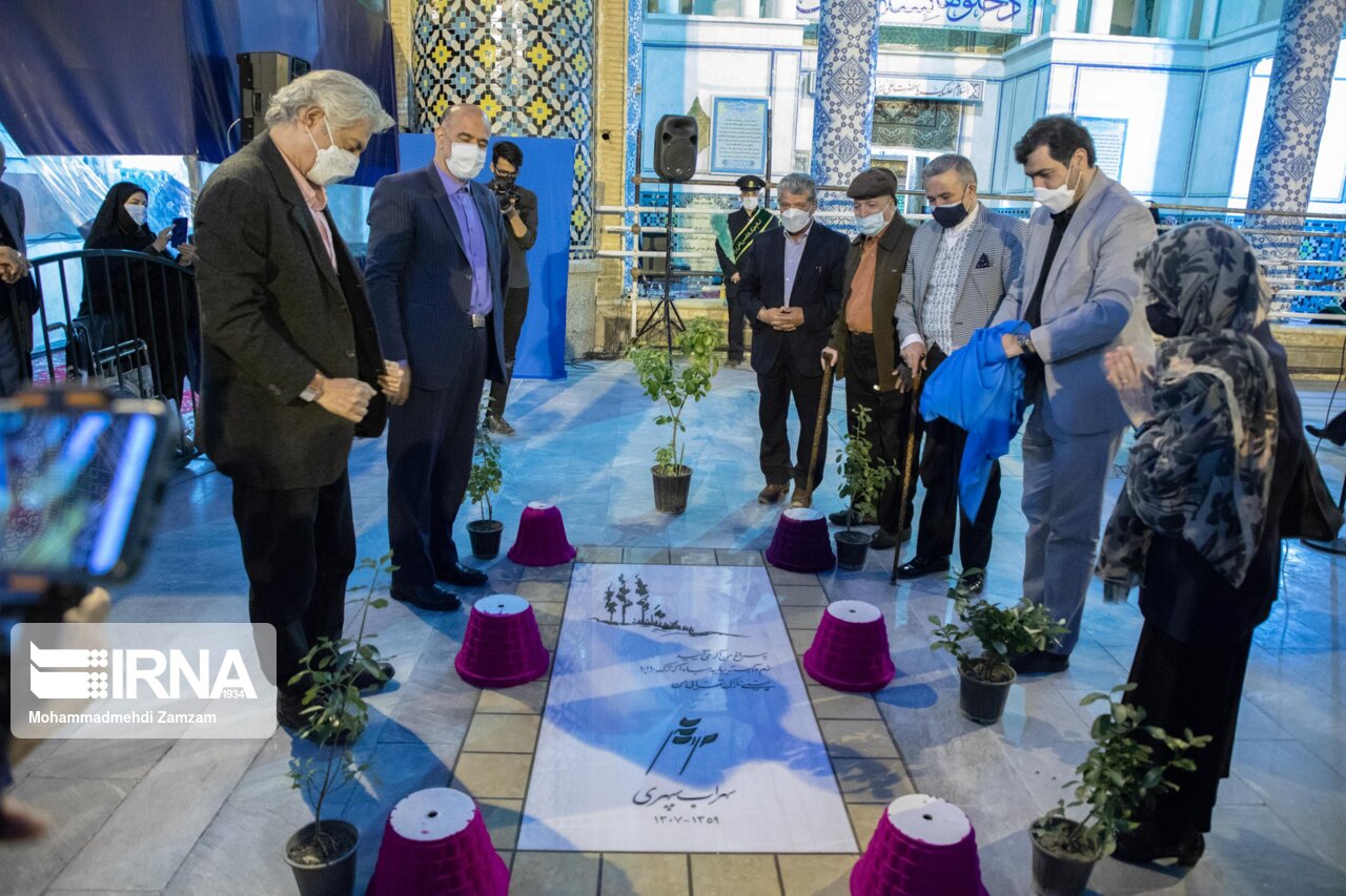 عکس/ رونمایی از جدیدترین سنگ مزار سهراب سپهری
