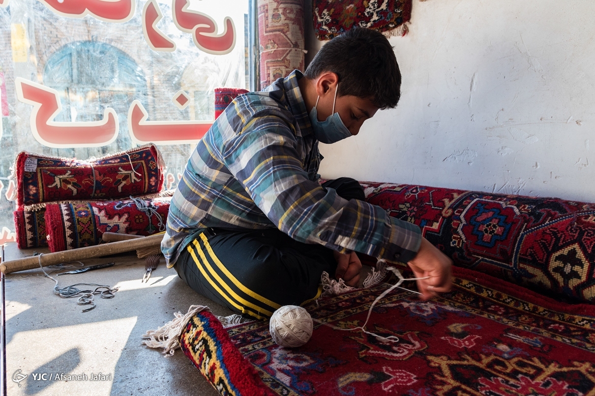 عکس/ روفه گری و پرداخت فرش و قالی در تبریز