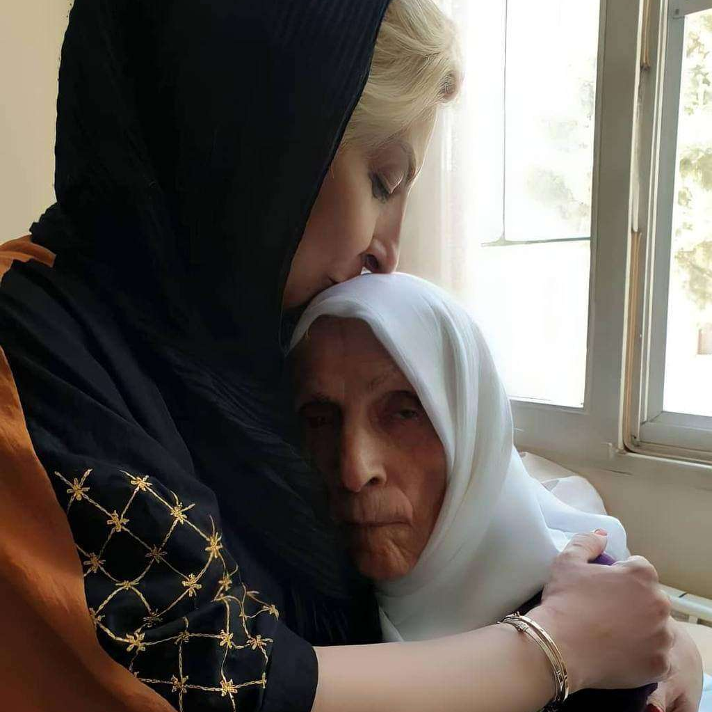 چهره ها/ مرجانه گلچین عزادار شد