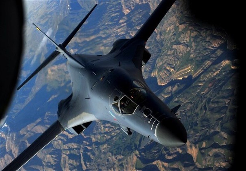 پرواز دو بمب‌افکن راهبردی آمریکا بر فراز دریای سیاه