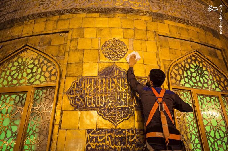 عکس/ شستشوی گنبد حرم امام حسین(ع)