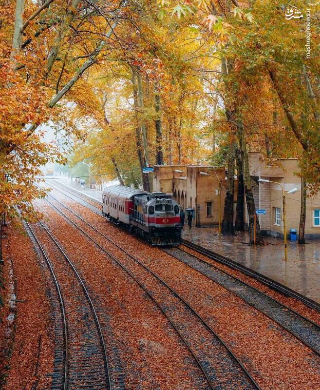 زیبایی‌های پاییز در ایستگاه راه‌آهن بیشه لرستان