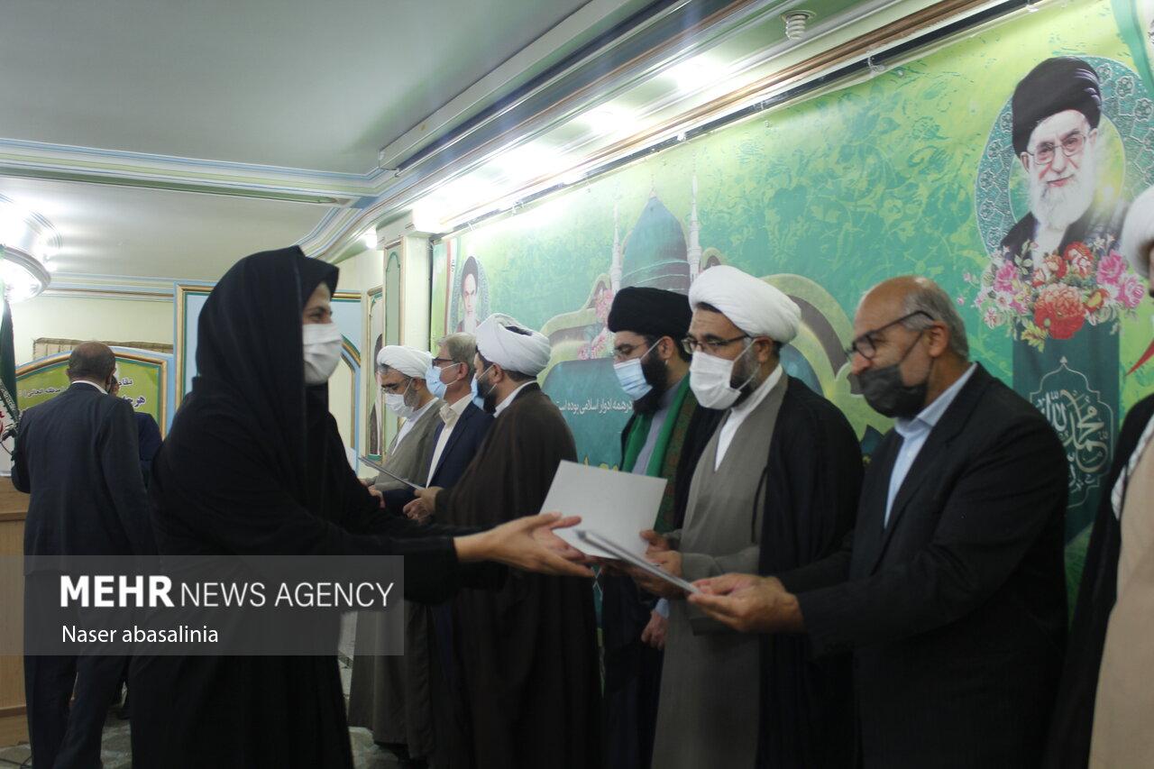 همایش تجلیل از طلاب برتر و تقریبی کردستان