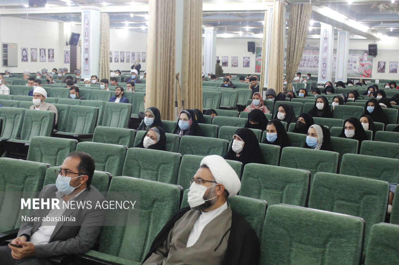همایش تجلیل از طلاب برتر و تقریبی کردستان