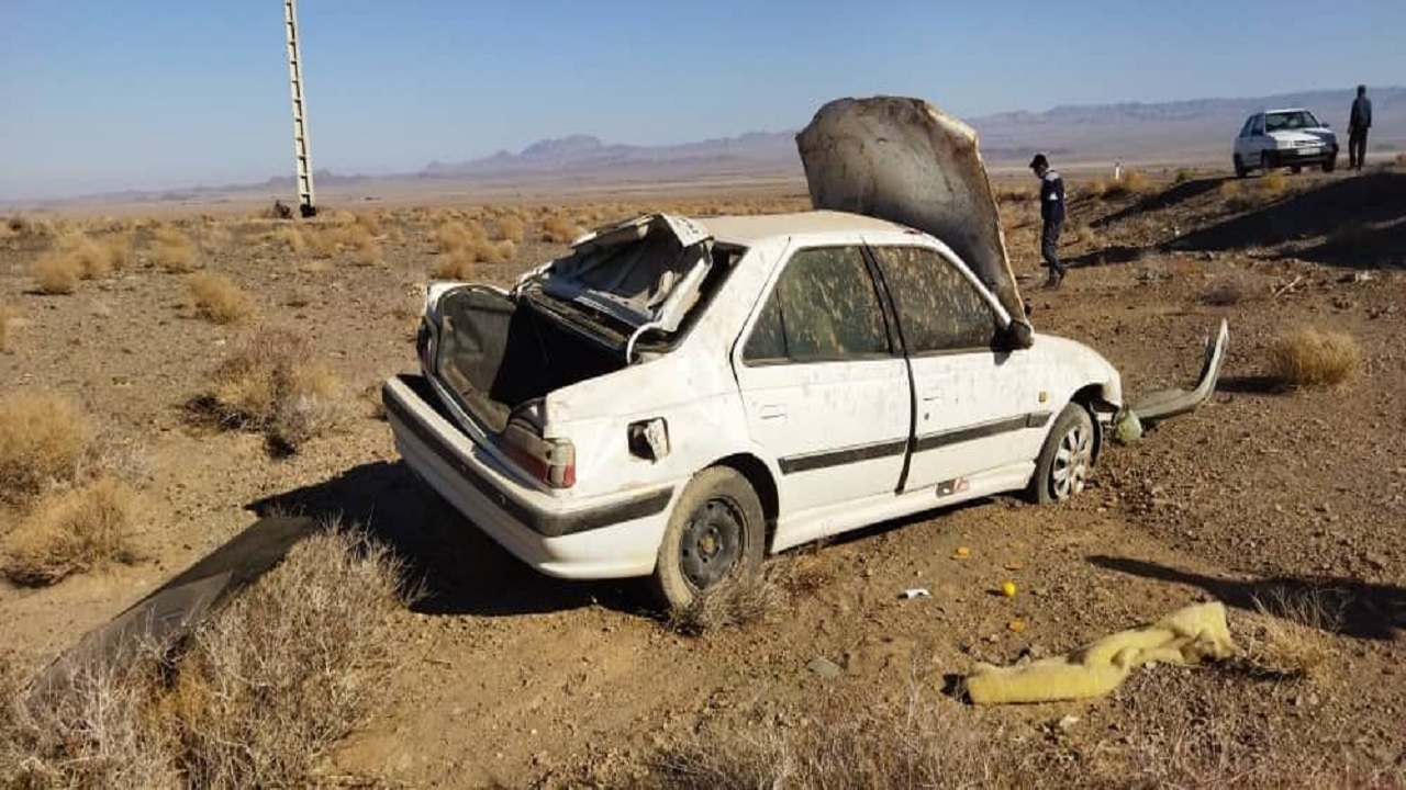 واژگونی خودرو بر اثر ترکیدن لاستیک در محور ماژان به مختاران