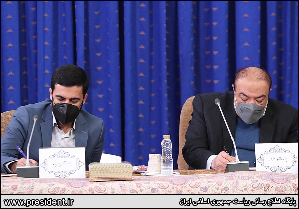 عکس/ صحبت های جدی صادرکنندگان و یادداشت برداری رئیس جمهور 