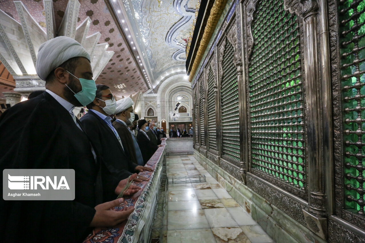 عکس/ ادای احترام میهمانان کنفرانس وحدت اسلامی به امام راحل