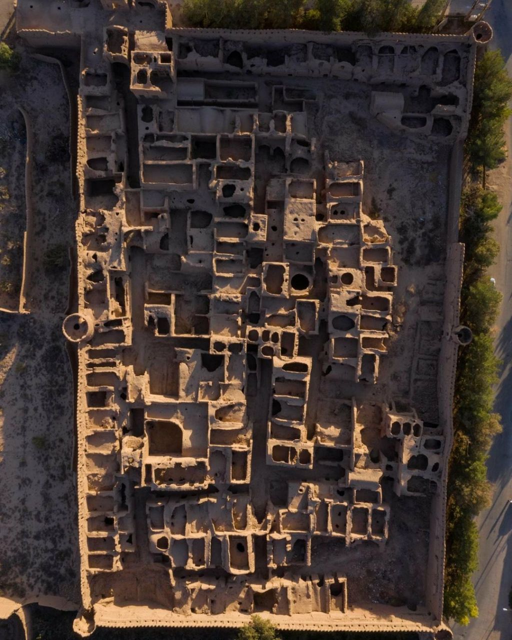 نمای هوایی از قلعه عزآباد یزد