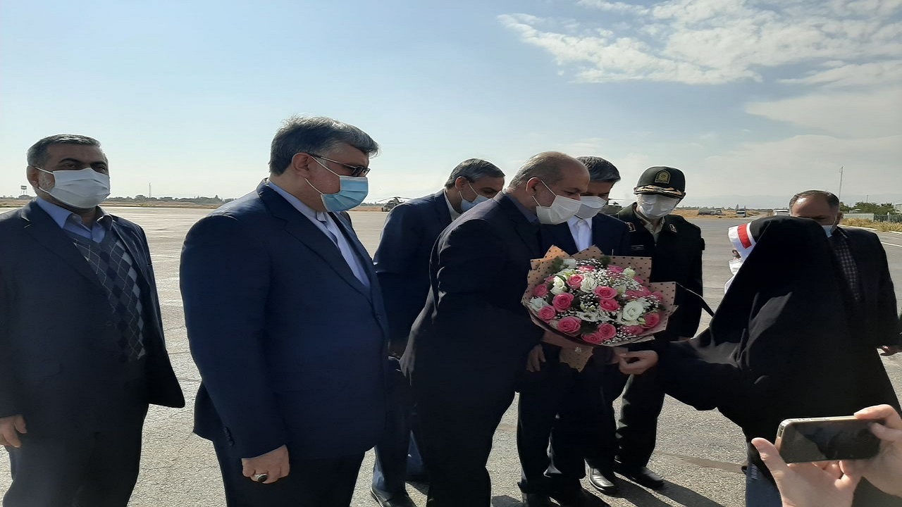 ورود وزیر کشور به فرودگاه ارومیه برای معارفه استاندار جدید آذربایجانغربی