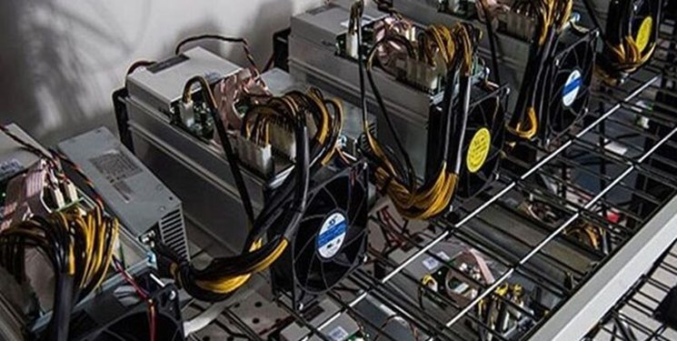 استخراج بیت‌کوین در یک کارخانه متروکه