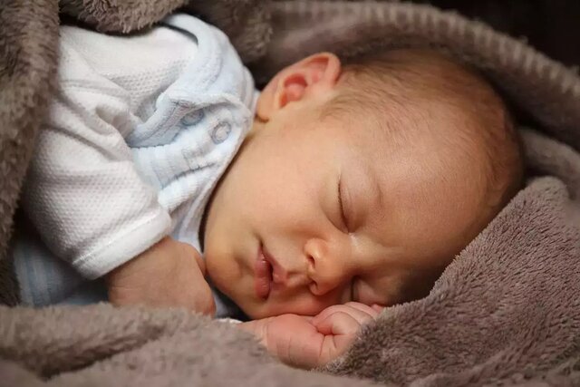 یک ساعت خواب‌ اضافی نوزادان معادل کاهش ۲۶ درصدی خطر اضافه‌ وزن در آنان