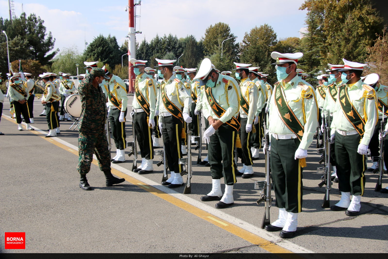 عکس/ استقبال از وزیر کشور در فرودگاه شهید باکری ارومیه 