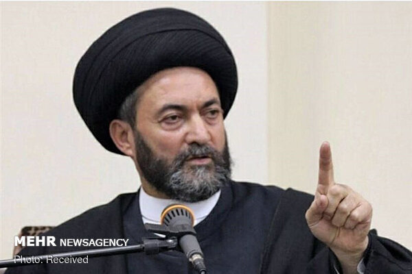 امام جمعه اردبیل: جمهوری اسلامی ایران مردم را از خواب ۵۰۰ ساله بیدار کرد