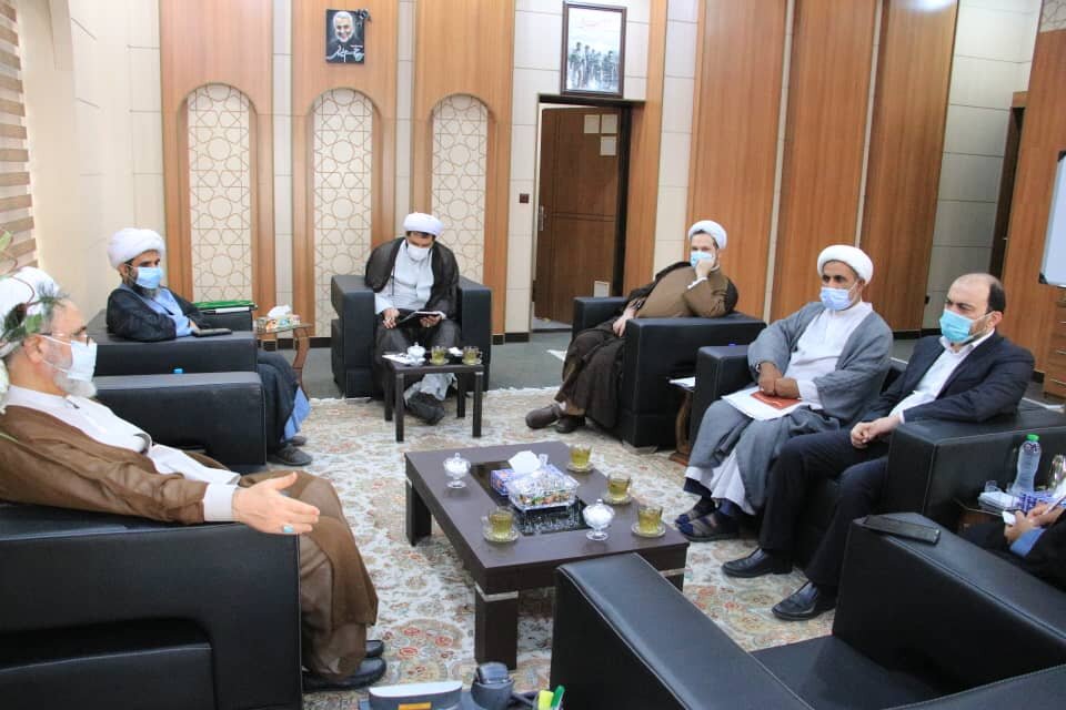 نشست آیت‌الله اعرافی با استاندار هرمزگان