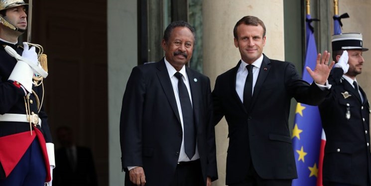ماکرون آزادی فوری نخست‌وزیر سودان را خواستار شد