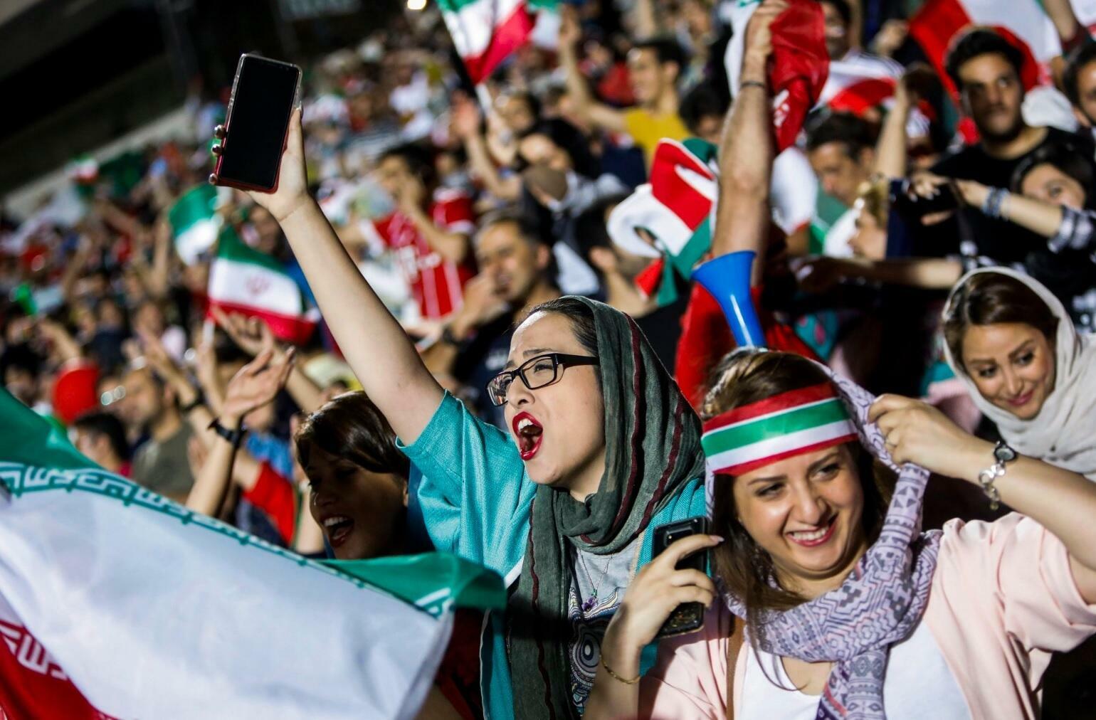 حضور در نمازجمعه بله، ورزشگاه نه!