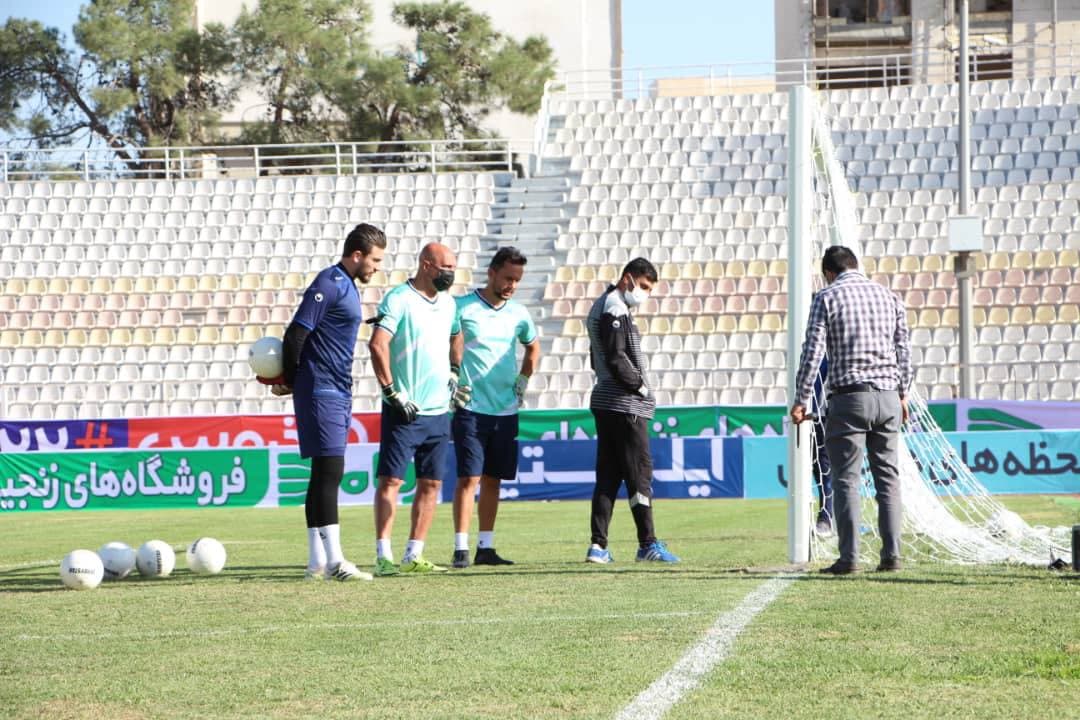 جوشکاری تیرکِ حافظیه یک ساعت قبل بازی!
