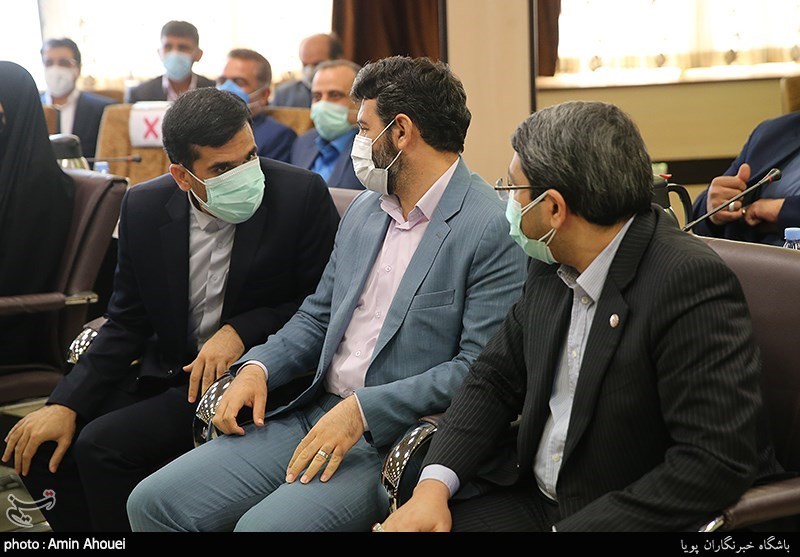 عکس/ ژست رئیس جدید سازمان بهزیستی در مراسم معارفه