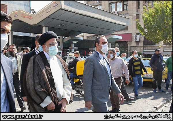 عکس/ بازدید میدانی رئیسی از جایگاه توزیع سوخت